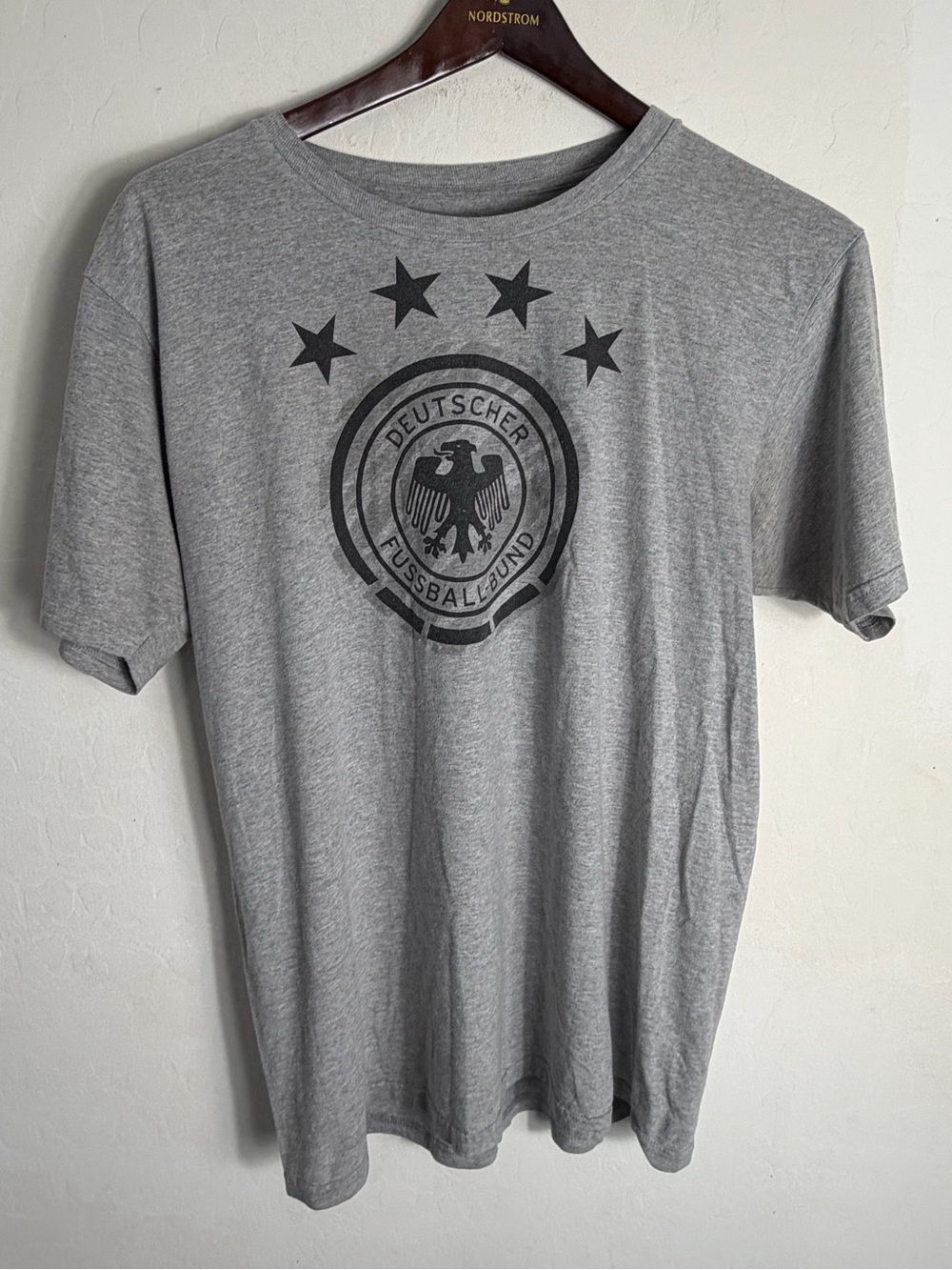 Germany National Team 1863FC Mono Badge
Vintage Tri-Blend T-Shirt - Heather Gray